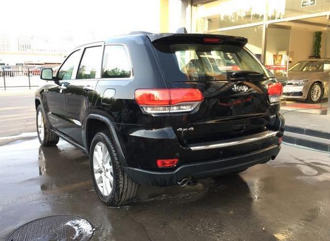 【17款中东版Jeep大切诺基年底促销优惠万元