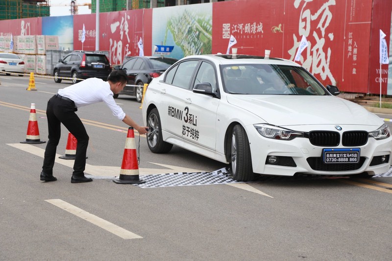 趣味试驾体验将开学日氛围点